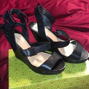 Gianni Bini Platform Sandals